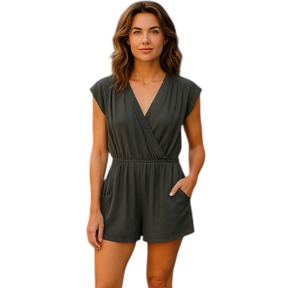 Aritzia Babaton Corbett 100% silk romper slate grey size small - Picture 2 of 16
